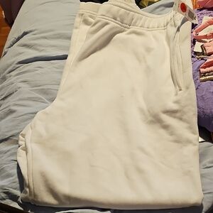 Aritzia TNA White airy BF basic
